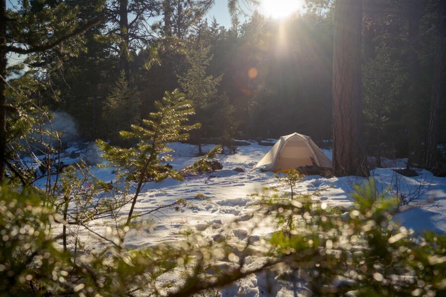 A short guide to winter camping: the best winter tent, gear and activities