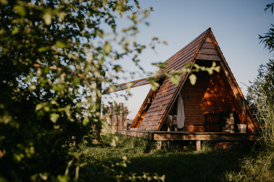 An A-frame cabin experience at farm campsite Campeerd