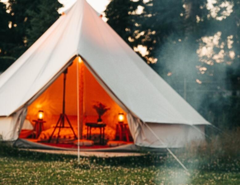 Winter glamping with hot showers and heated tents 🍂