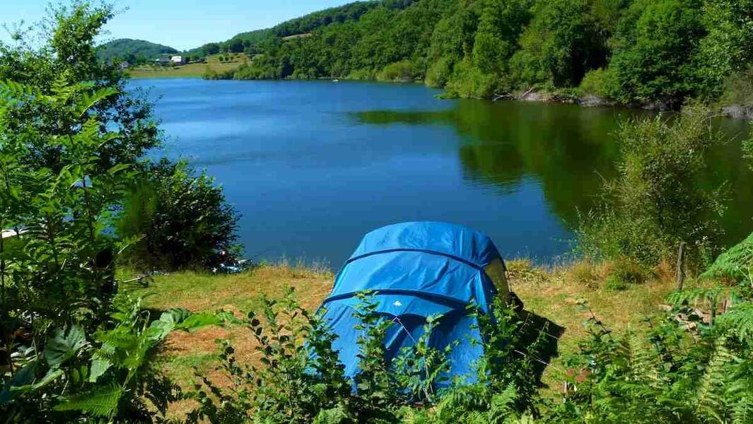 camping Camping in Occitanie aan Lac de la Selve en Aubrac met uitzonderlijk uitzicht