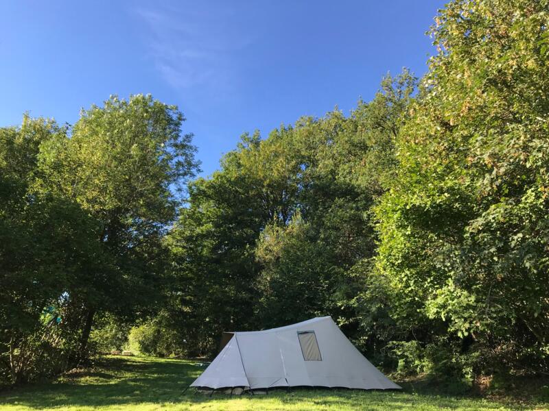 Grande tente avec une belle vue pour se meubler à Espinasse, Auvergne