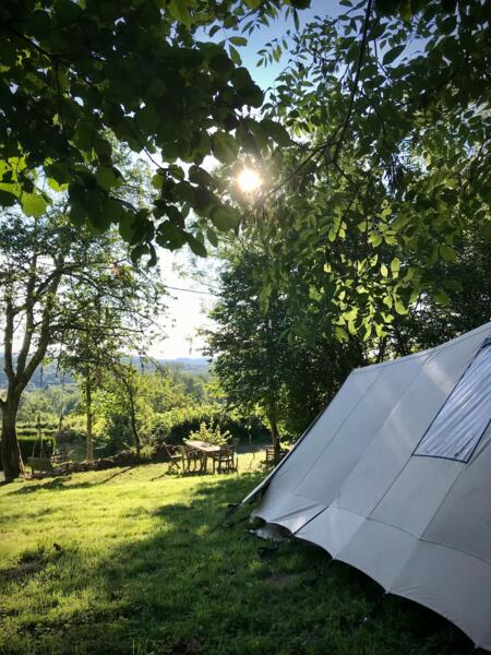 camping Grote tent met prachtig uitzicht om zelf in te richten in Espinasse, Auvergne