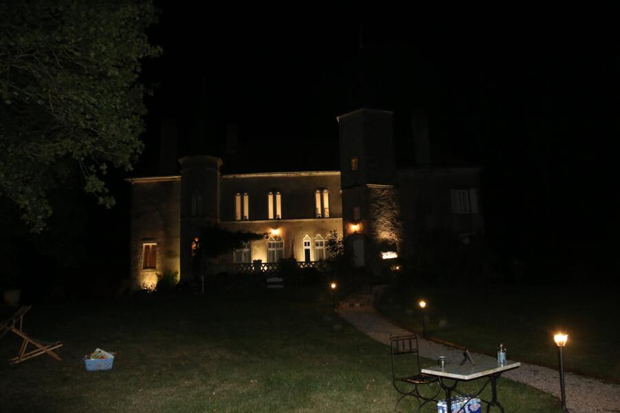 camping Château de Millery: rustig verblijf in busje & camping nabij AUTUN, Bourgogne Franche-Comté