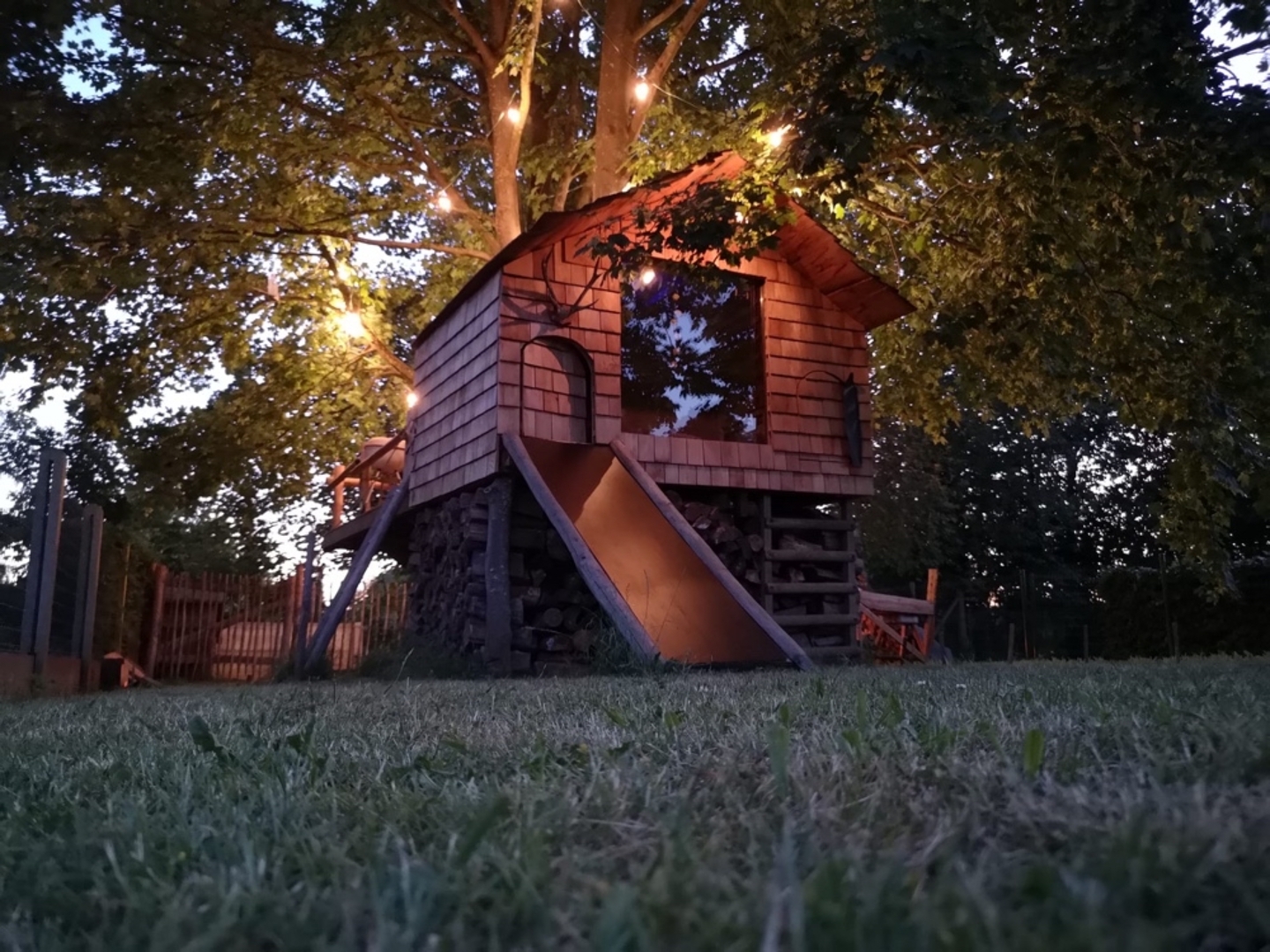 Camping in treehouse France