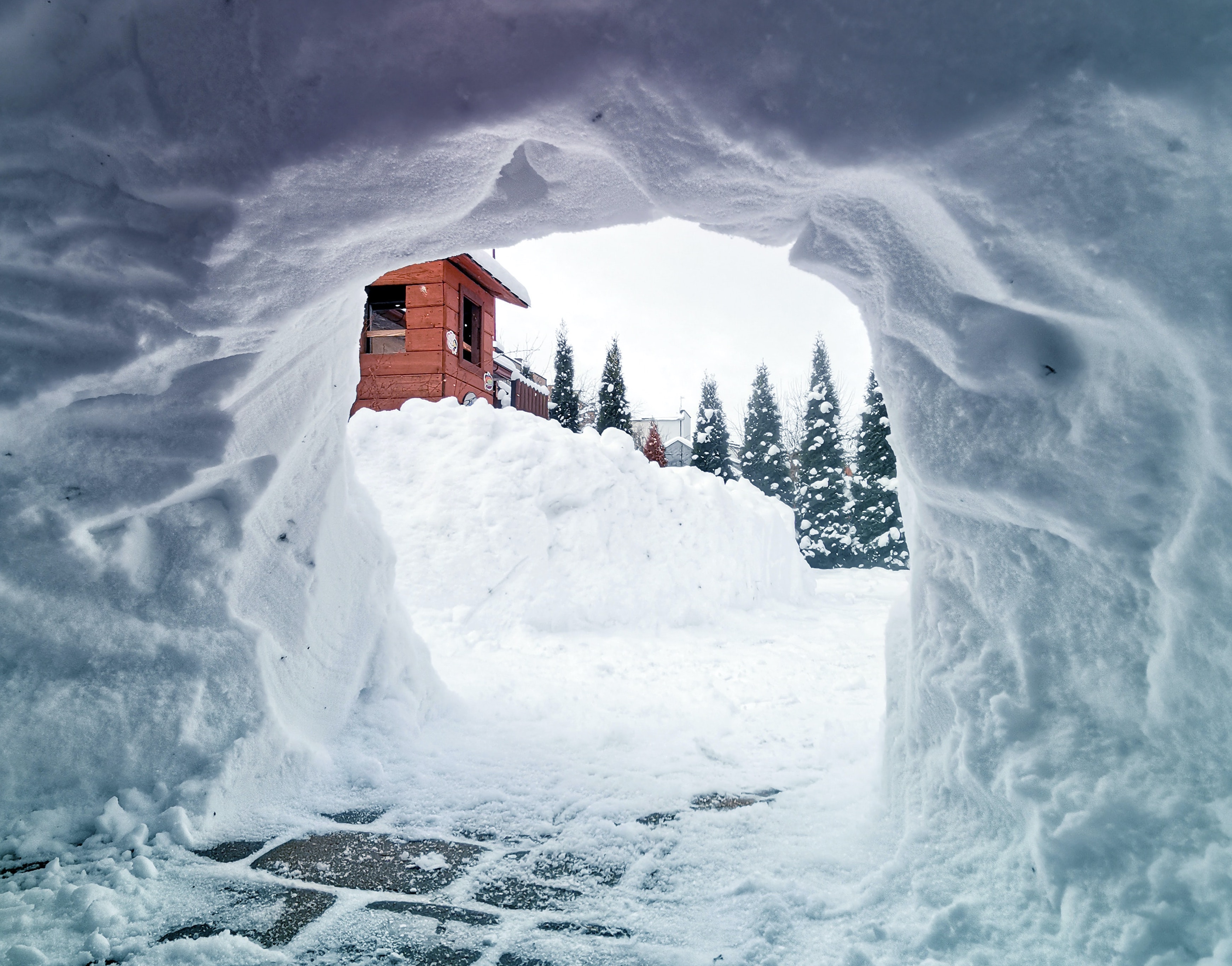 Building an igloo campspace