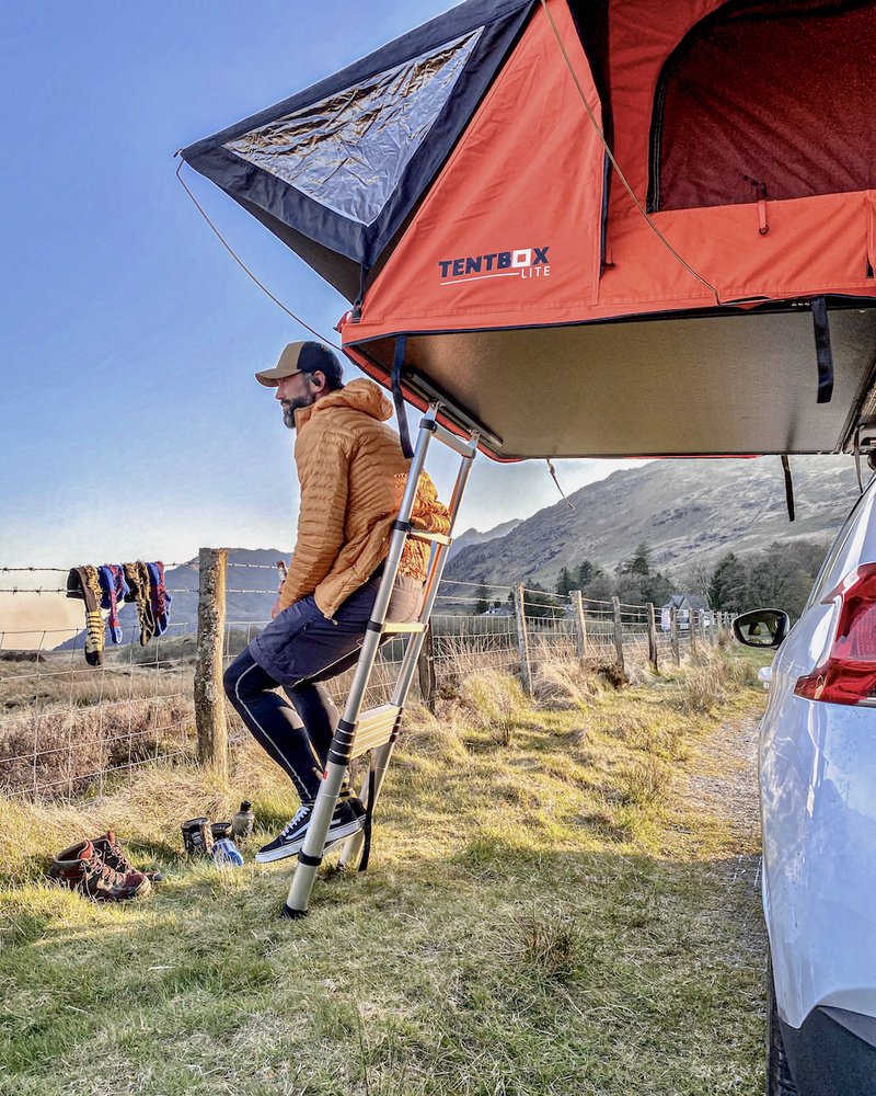 Categorie Vertolking gebruik Camping with a rooftop tent on your car